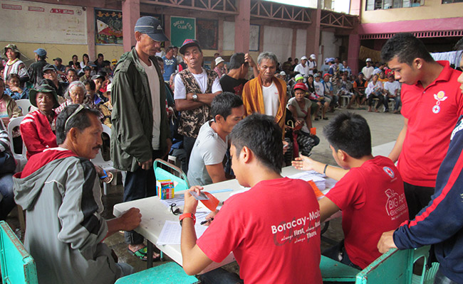 Cash grant registration point run by British Red Cross