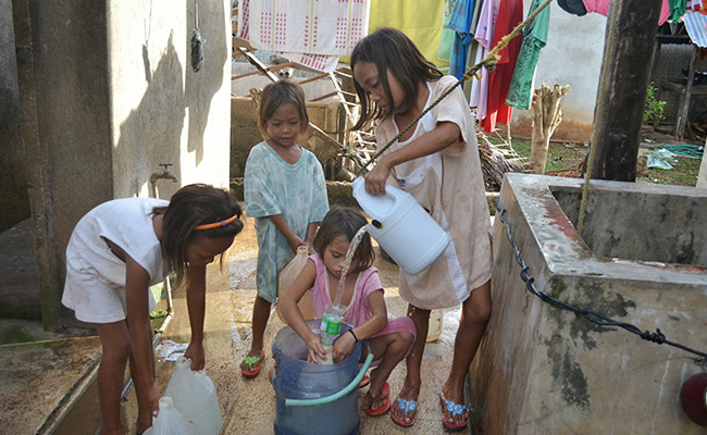 Mondejar sisters Nelia, Sarah Jane and Rizza Mae